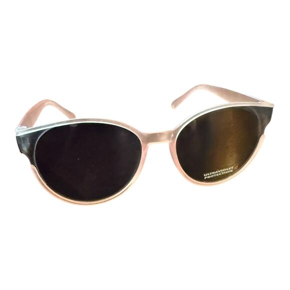 Pink Large Cat Eye Sunglasses Ultraviolet Protection NEW - Picture 1 of 4